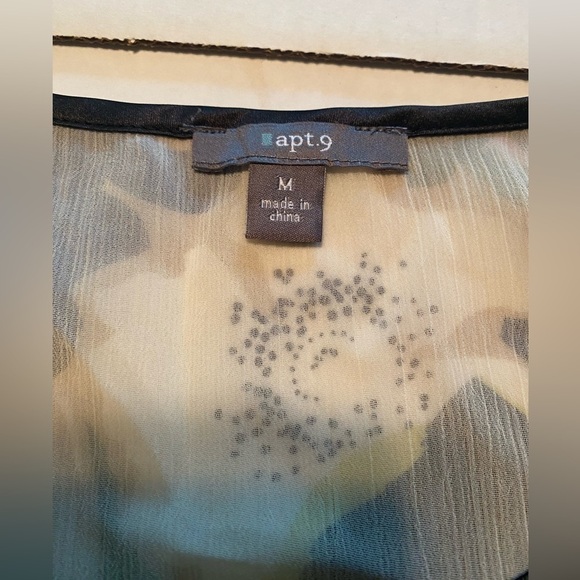 Apt. 9 Womens Size Medium Flutter Sleeve Ruching Hem Camo Tropical Blouse - Picture 4 of 8